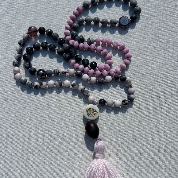 Japa Mala 108 Beads - Pink Jasper, Agate, Indian Glass Beads and Tassel - Picture 2 of 5